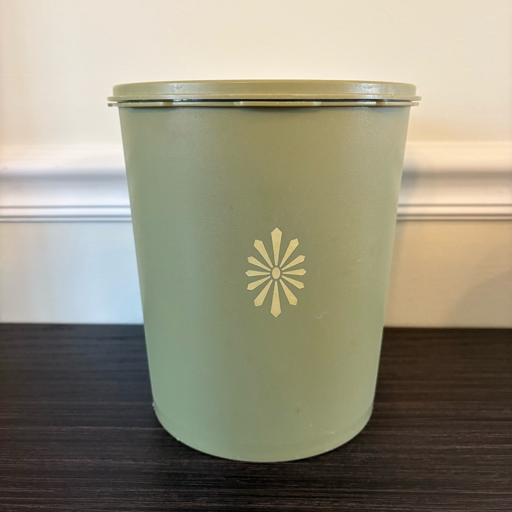 Vintage Tupperware Green Servalier Large Container w/ Lid